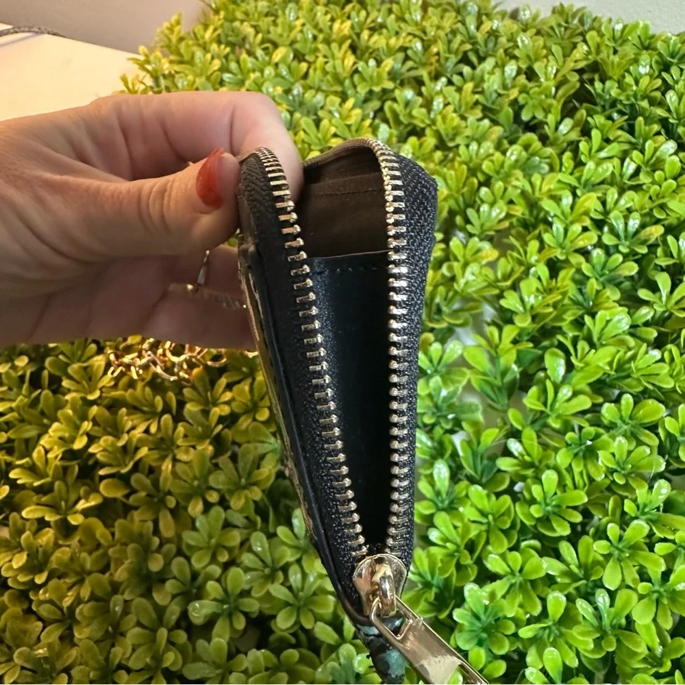 NWOT Nanette Lepore Floral Black Wallet with Gold Colored Trim and Wrist Chain - Picture 8 of 9